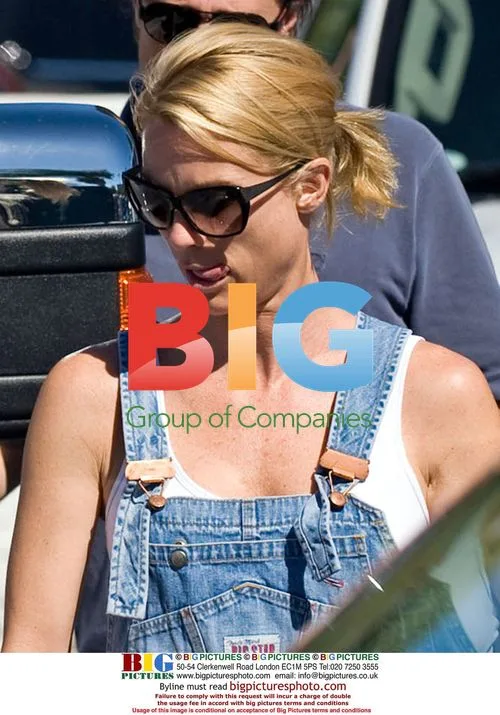Nicollette Sheridan and boyfriend out shopping