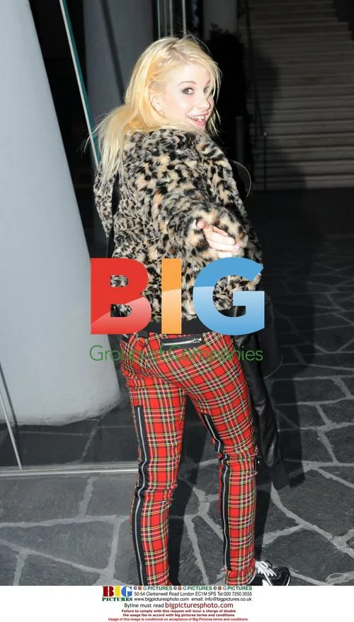 Paramore exits Alexa Chung show