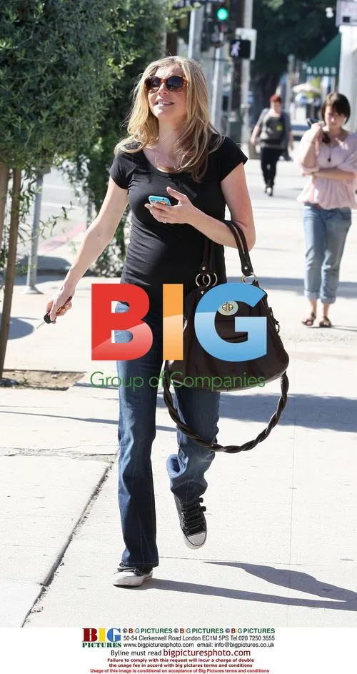 Pregnant Sarah Chalke Lunches in LA