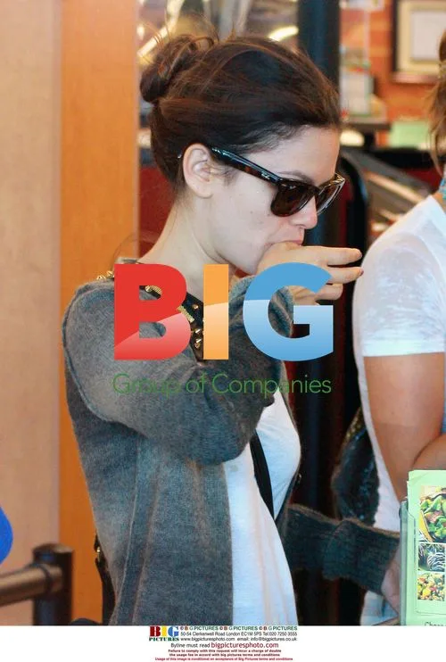Rachel Bilson Grocery Shopping