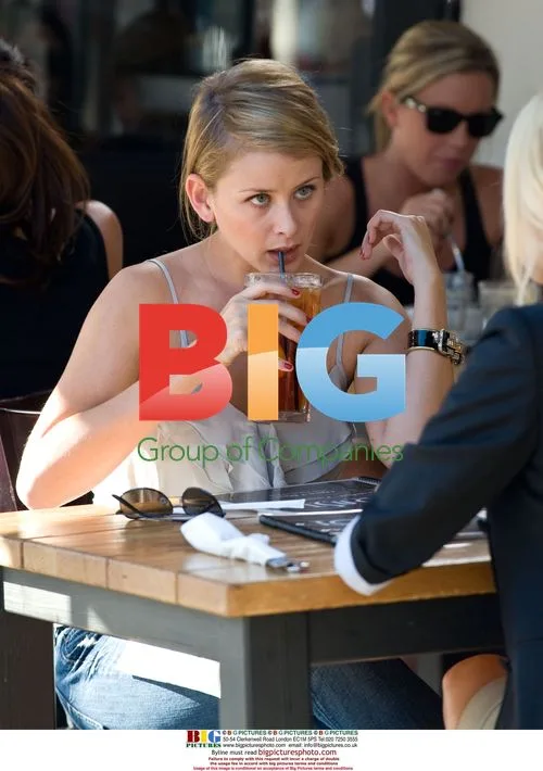 Kristin Cavallari and Lo Bosworth filming and lunching