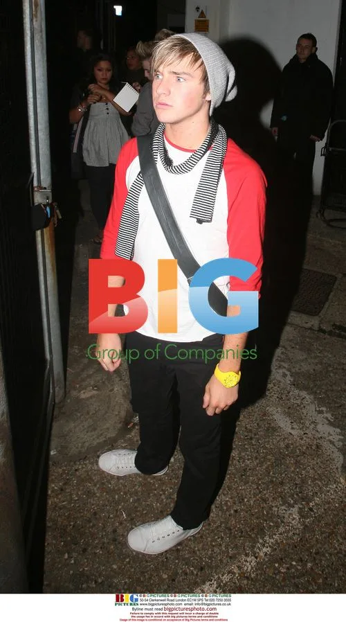 X-Factor Contestants Leaving Studios