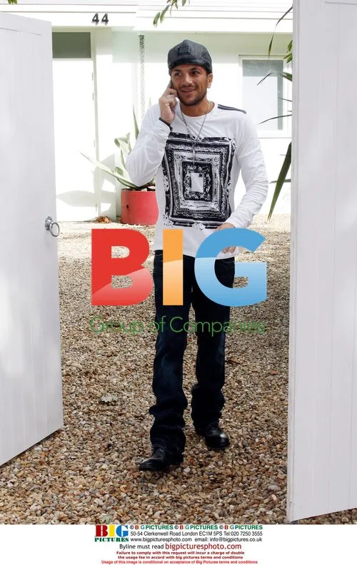 Peter Andre Leaving for TV Awards