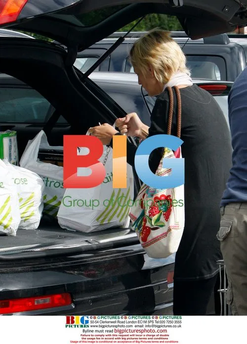 Ulrika Johnson and Brian Monet Out Shopping
