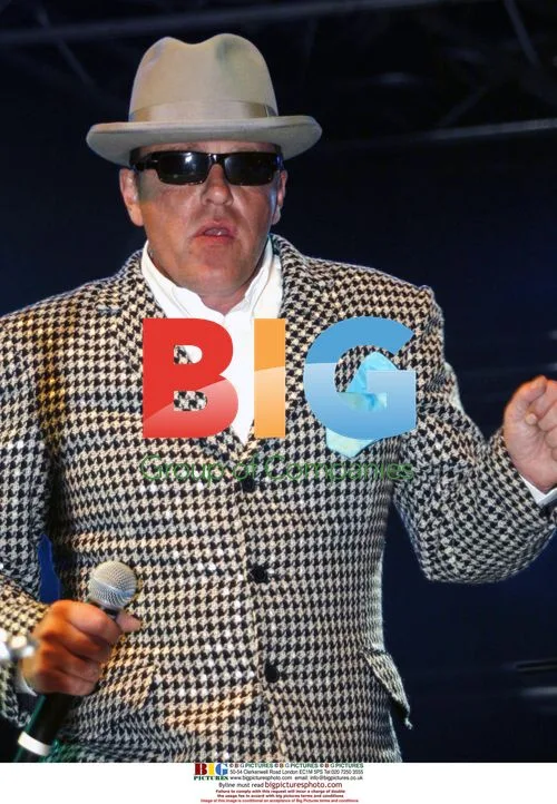 Suggs performs at Blackpool Illuminations 2009