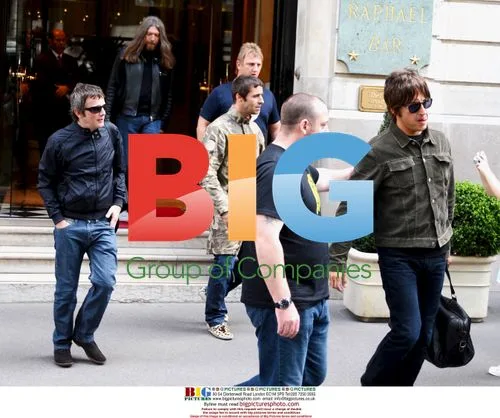 Oasis Band Members Leave Hotel