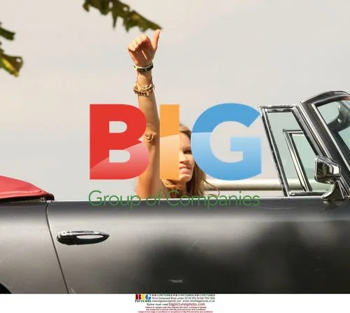 Elle Mcpherson filming 'The Beautiful Life: TBL'