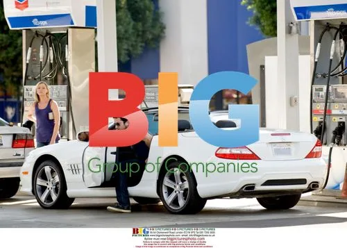 Gerard Butler Fueling Up in L.A.