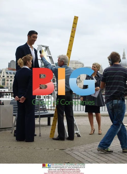 Holly Willoughby and Phillip Schofield Interview Sultan Kosen