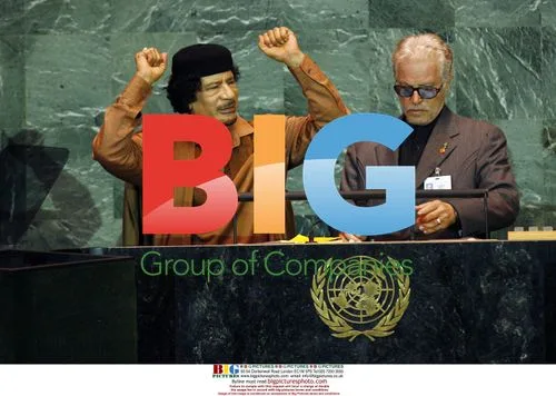 Kadhafi waves after UN speech