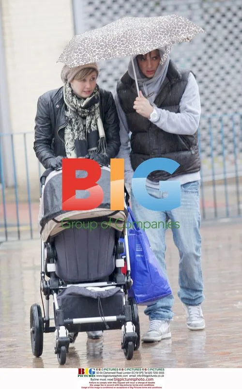 Gareth Gates and wife Suzanne brave rain leaving Nandos