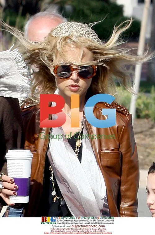 Racheal out with family in Malibu