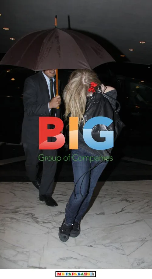 Avril Lavigne & Brody Jenner at bar