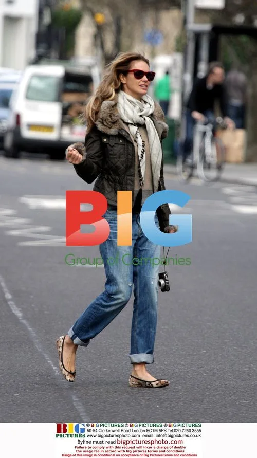 Elle MacPherson spotted with mystery man
