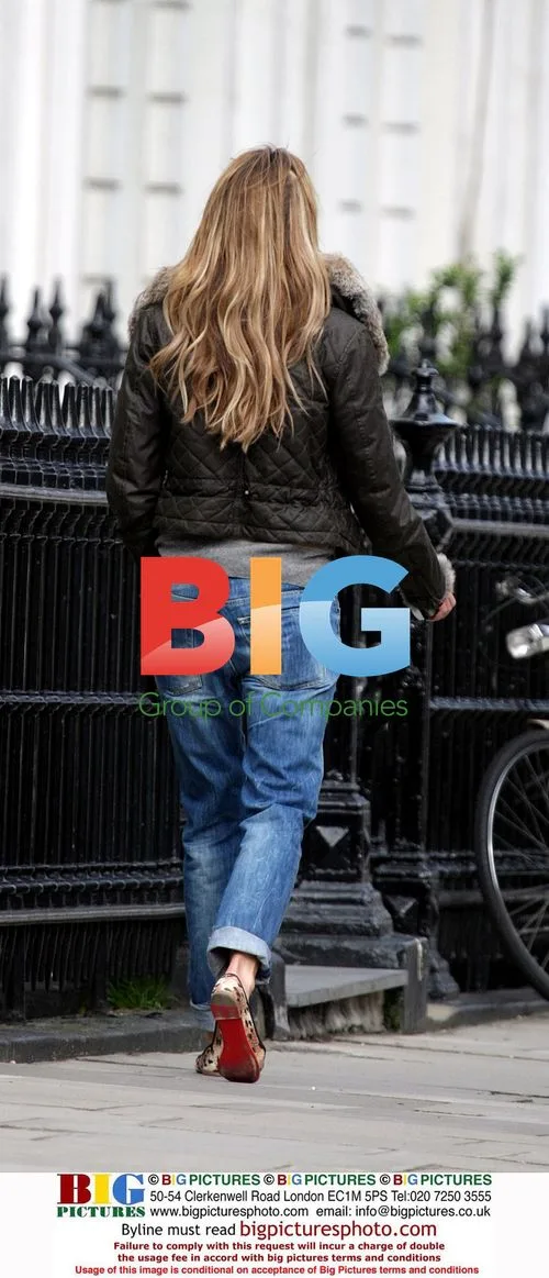 Elle MacPherson Spotted With Mystery Man