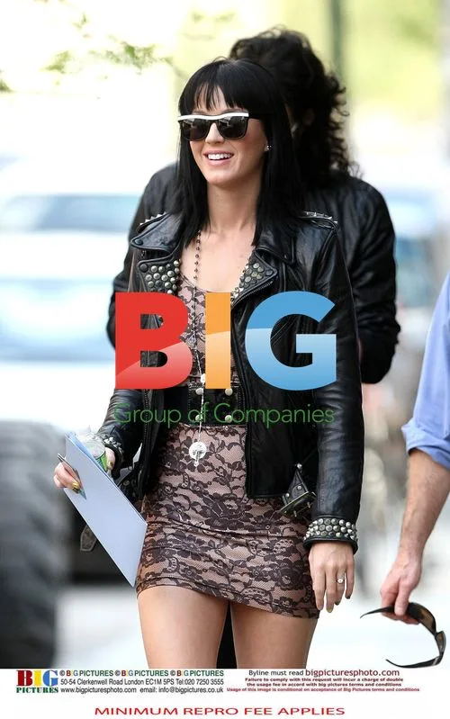 Katy Perry and Russell Brand Apartment Hunting in NYC