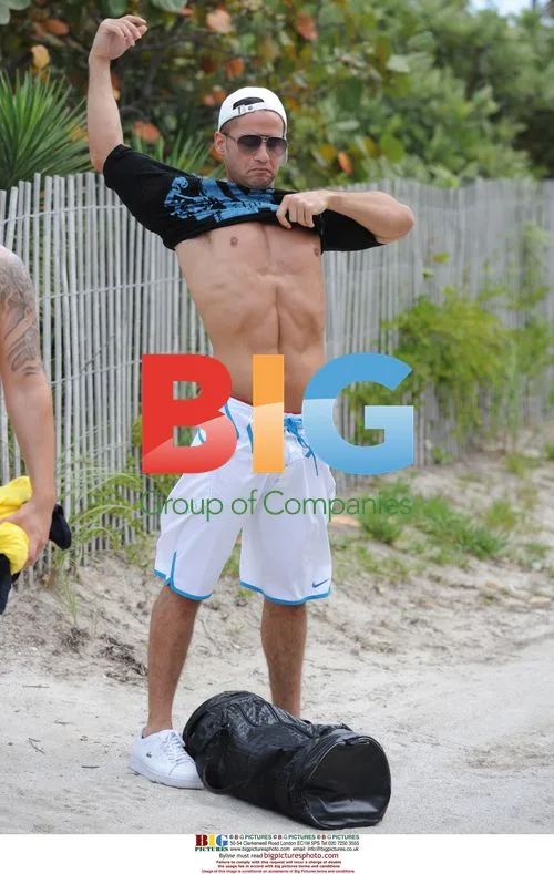 Jersey Shore Stars Relax in Miami
