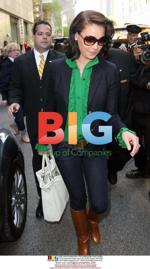 Katherine Heigl Shops in NYC