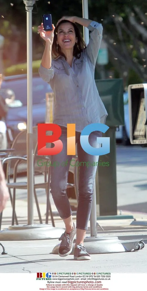 Teri Hatcher and daughter at Starbucks