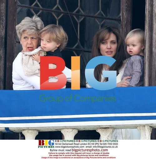 Angelina Jolie and Jane Pitt with Knox and Vivienne