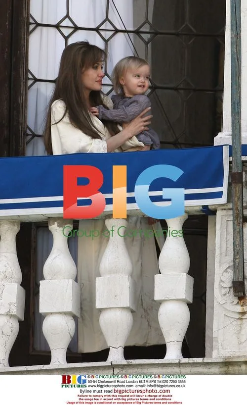Angelina Jolie and Jane Pitt with Knox and Vivienne