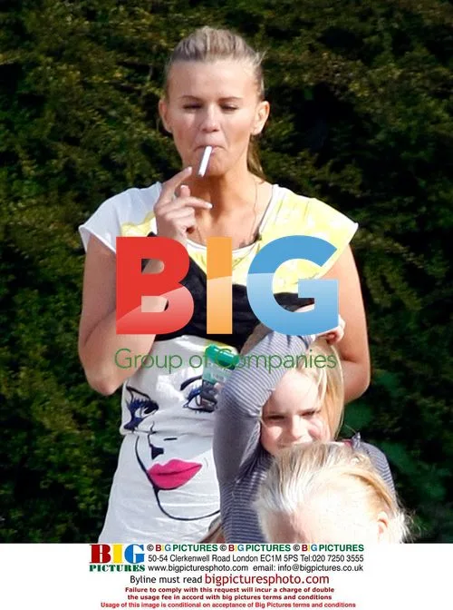 Kerry Katona Feeds Ducks with Kids