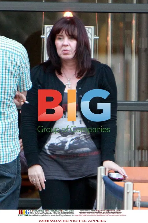Coleen Nolan and Husband Smoke Outside PizzaExpress