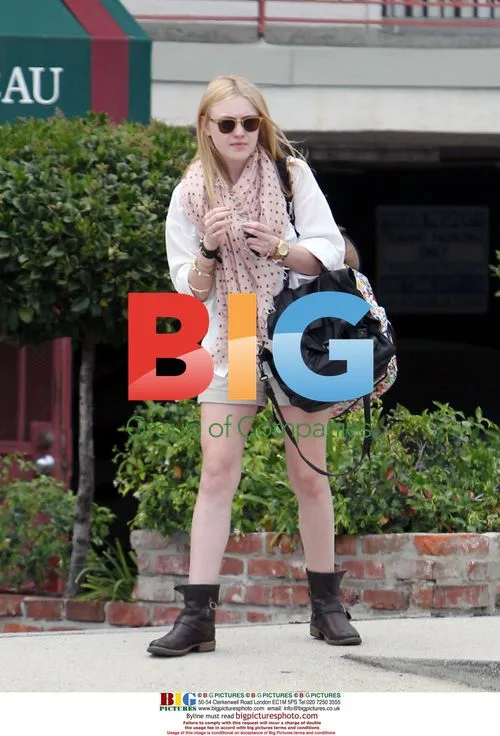 Dakota Fanning Leaving School in LA