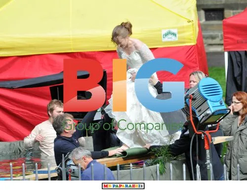 Kelly MacDonald filming 'Decoy Bride' in Glasgow