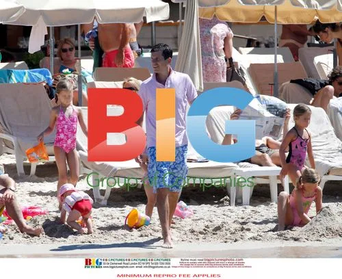 Tim Henman Enjoys Family Beach Trip