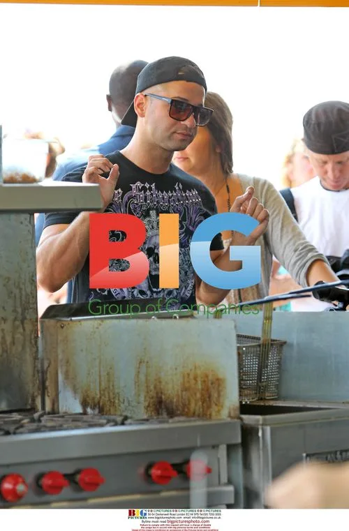 Jersey Shore Cast on Boardwalk