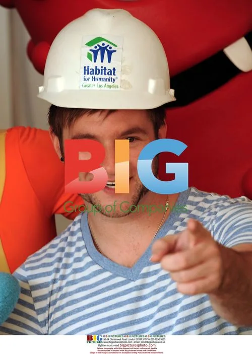 Blake Lewis Volunteers for Habitat for Humanity