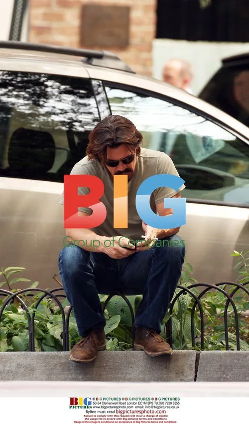 Josh Brolin Smoking in Manhattan