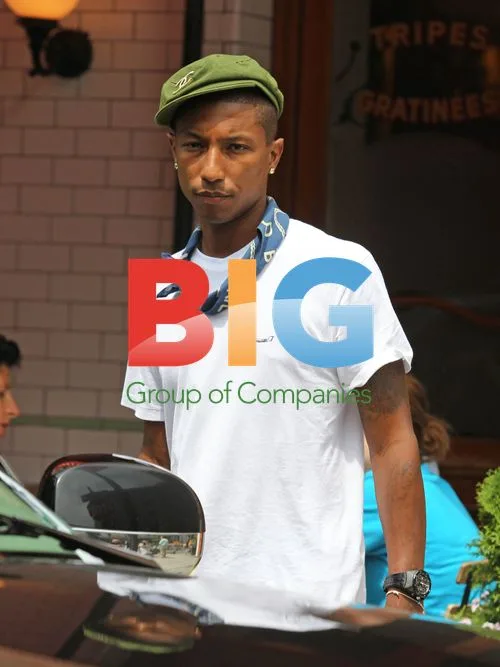 Pharrell Williams Eats Lunch in NYC