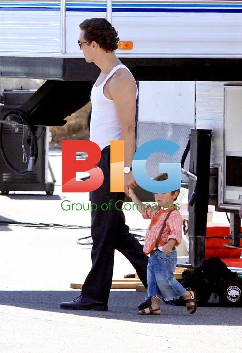 Mathew McConaughey on Film Set with Family
