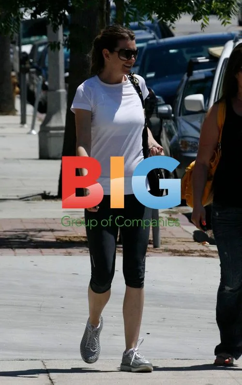 Ellen Pompeo Leaves Sushi Spot