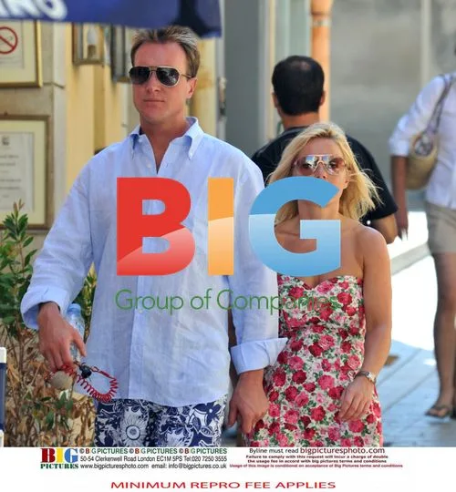 Geri Halliwell and Henry Beckwith Romantic Walk