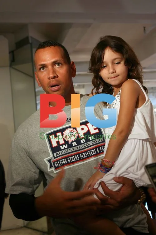 A-Rod & daughters shopping in NYC