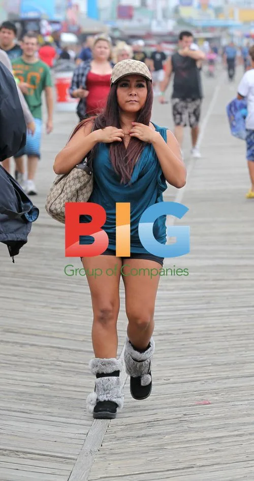 Snooki and her father on the boardwalk