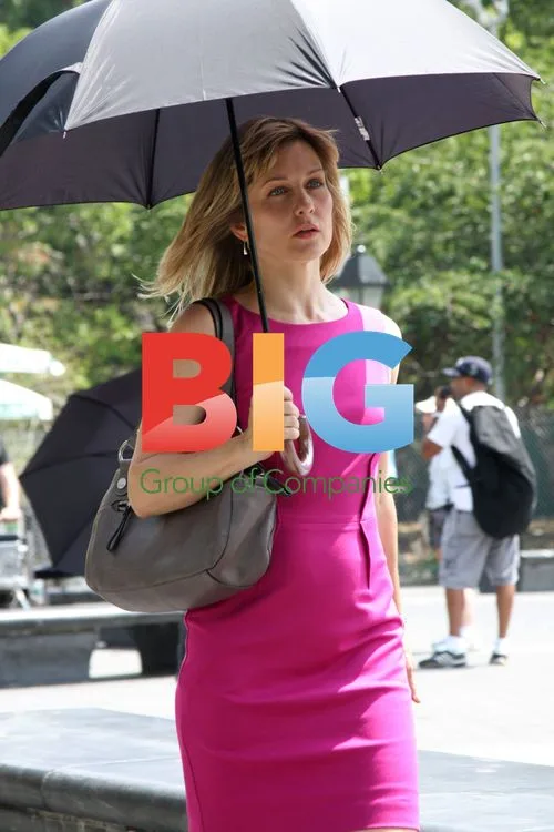 Amy Carlson films "Blue Bloods" in NYC park