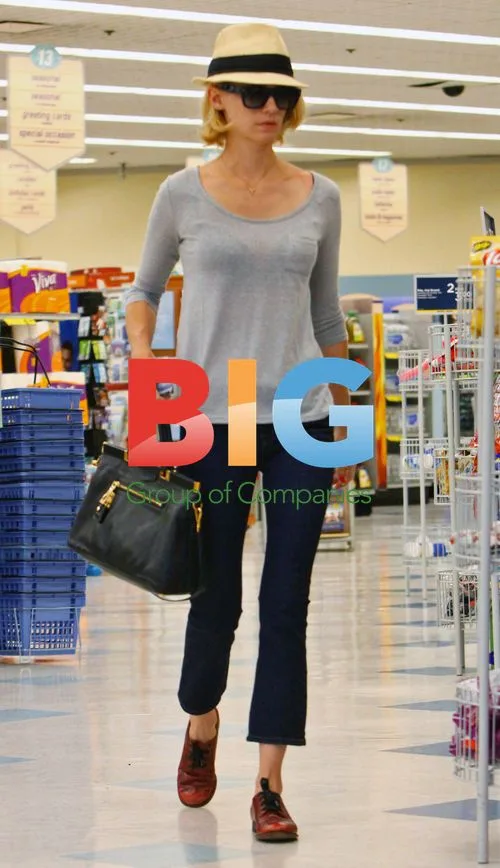 January Jones Shopping in LA