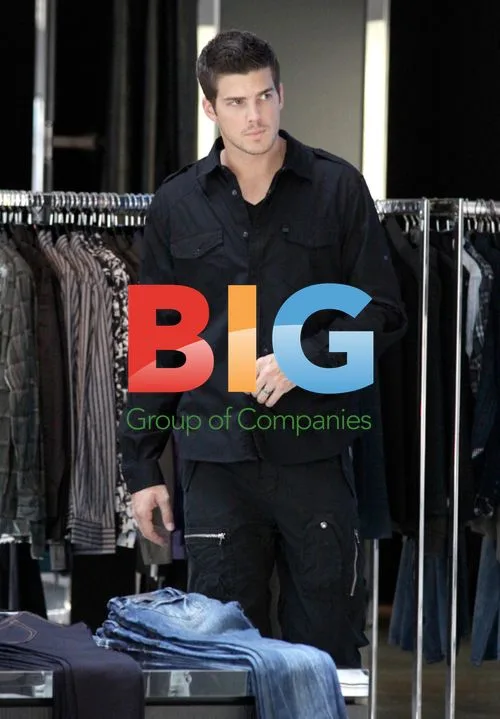 Rick Malambri and wife Lisa Mae shopping