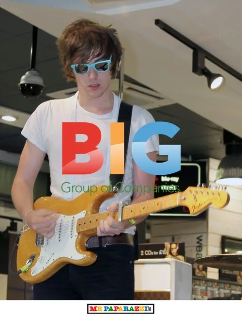 George Craig Performs with Band in Leeds