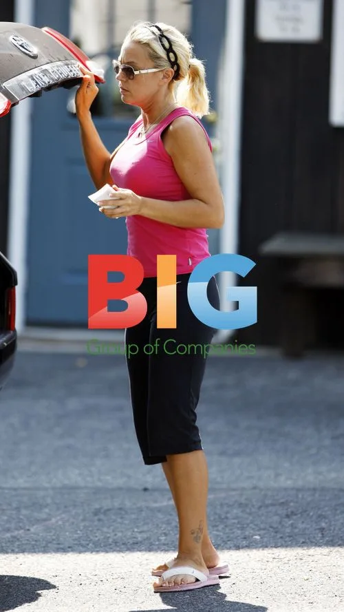 Kate Gosselin Running Errands in Reading