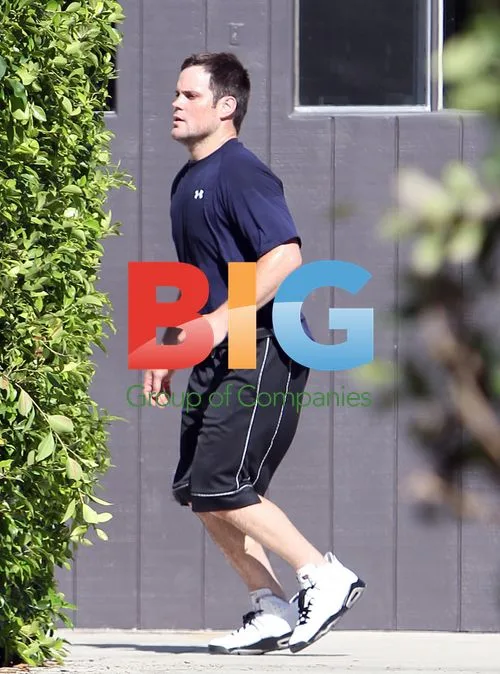 Mike Comrie playing basketball