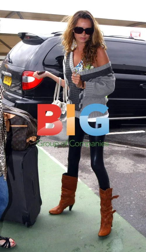 Nadine Coyle Kisses Mystery Man Before Flight