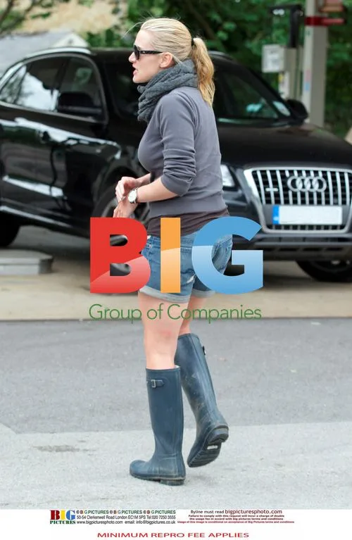 Kate Winslet at Petrol Station