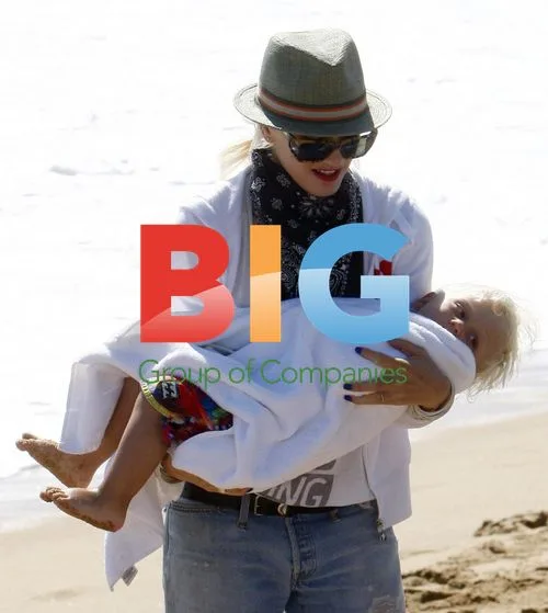 Gwen Stefani Plays with Sons at Beach