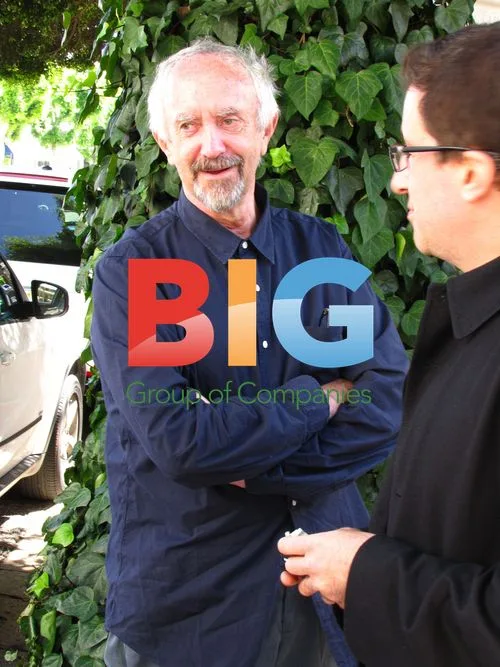 Jonathan Pryce at The Ivy in LA