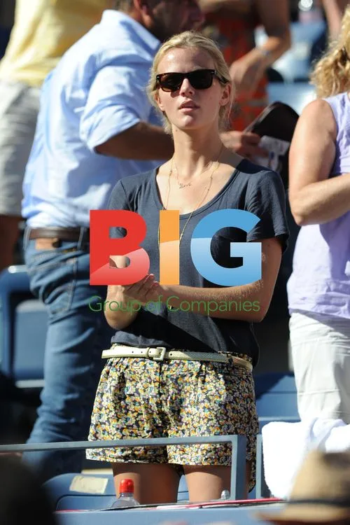 Brooklyn Decker watches Andy Roddick at US Open